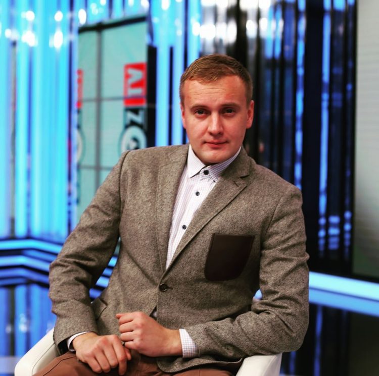 Журналіст, якого атакував охоронець голови селищної ради, вимагає перекваліфікувати справу за професійною статтею 17 Унжин
