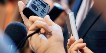 «Обов’язок перед читачами ніхто не скасовував, тож газети виходять у штатному режимі», - редактори друкованих ЗМІ 22 фізична агресія щодо журналістів