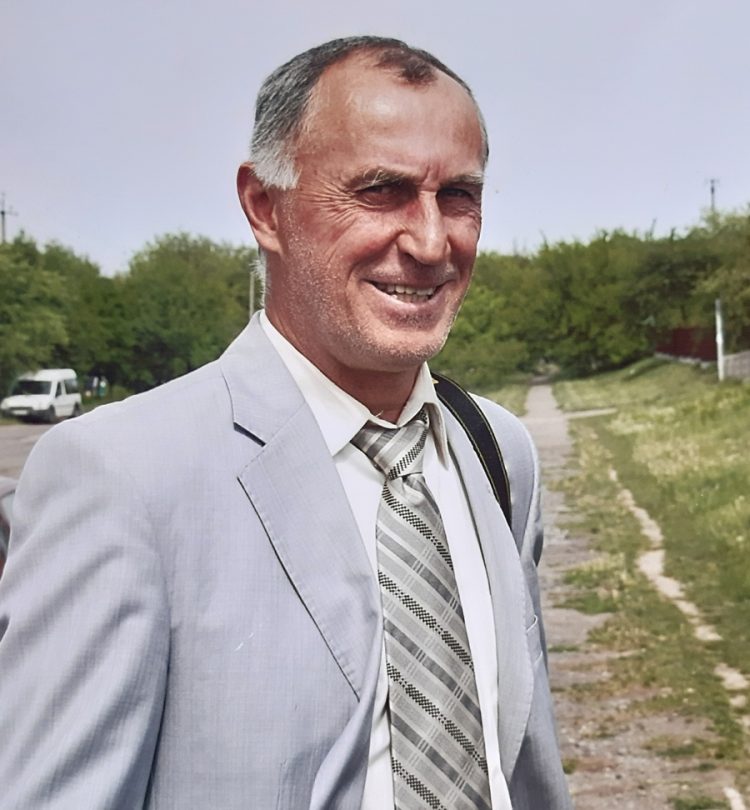 «ЖИВЕМО І БУДЕМО ЖИТИ» – директор «Редакція газети «Ружинська земля» Василь КАЩУК 17 «ЖИВЕМО І БУДЕМО ЖИТИ» – директор «Редакція газети «Ружинська земля» Василь КАЩУК