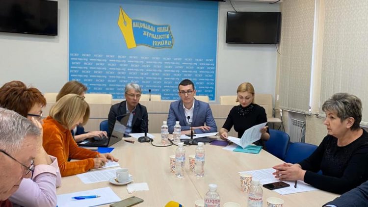 «Закон про медіа не полегшує роботу журналістів та ЗМІ», - учасники дискусії 17 «Закон про медіа не полегшує роботу журналістів та ЗМІ», – учасники дискусії