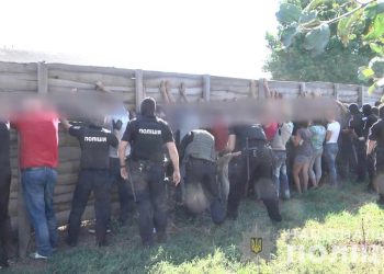 Справу побитого в прямому ефірі тележурналіста передано до суду – обвинувачується 5 осіб