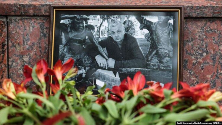 Рік тому жорстоко побито журналіста Вадима Комарова, який упав у кому та помер. Убивство не розкрито