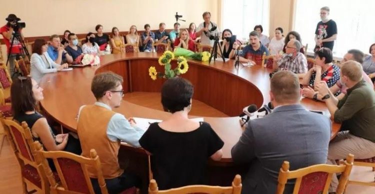 Оголошено переможців журналістського конкурсу «МедіаЧе»-2020 17 Оголошено переможців журналістського конкурсу «МедіаЧе»-2020