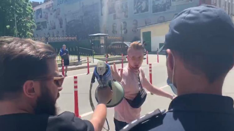 Два дні під час акцій протесту у Києві активісти перешкоджали діяльності «не таких» журналістів 17 Два дні під час акцій протесту у Києві активісти перешкоджали діяльності «не таких» журналістів