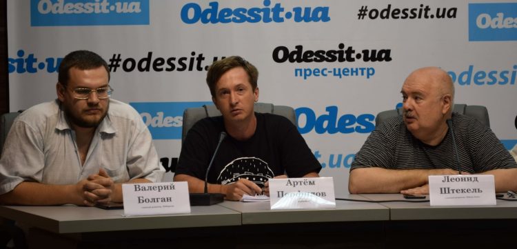 Одеські журналісти порівняли проект закону «Про медіа» з «Майн Кампф» 17 Одеські журналісти порівняли проект закону «Про медіа» з «Майн Кампф»