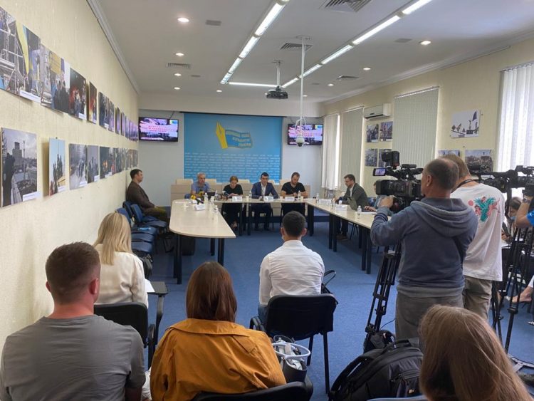 Президент не має допустити, щоб в Україні законом «Про медіа» «закручували гайки», - учасники дискусії в НСЖУ 17 Президент не має допустити, щоб в Україні законом «Про медіа» «закручували гайки», – учасники дискусії в НСЖУ