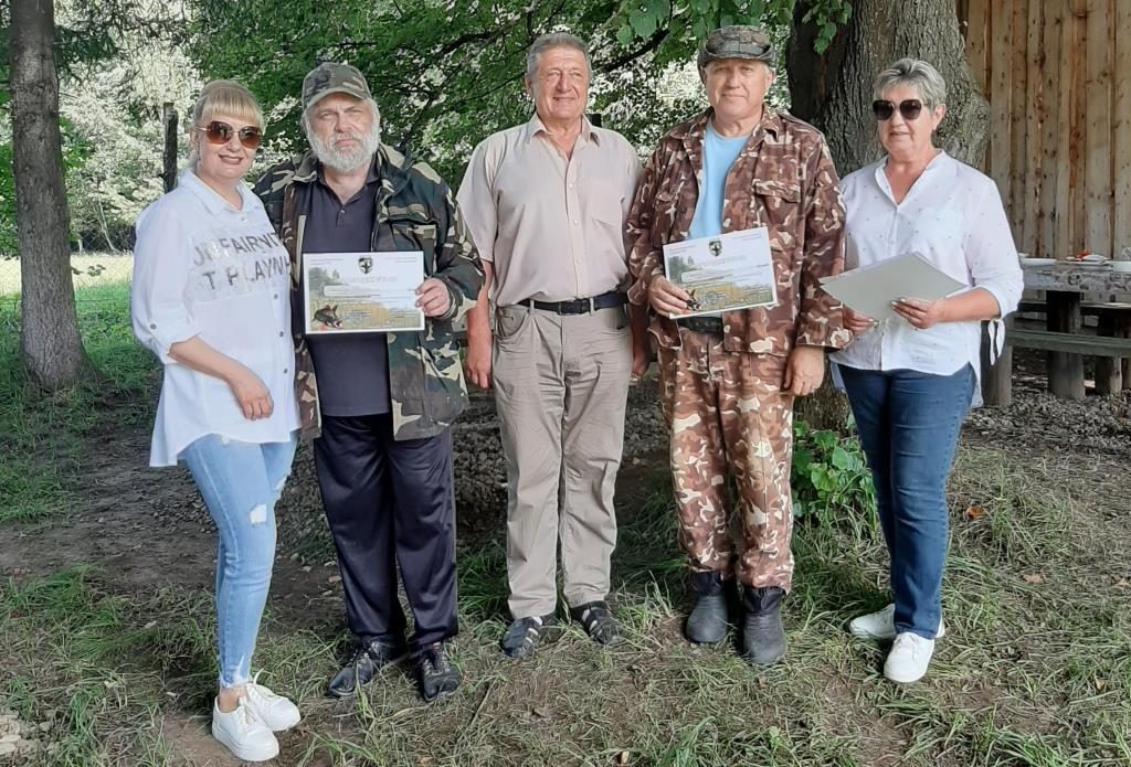 Журналісти вправно володіють не тільки пером, але й … вудкою