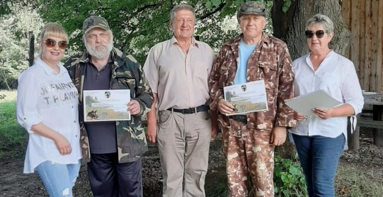 Журналісти вправно володіють не тільки пером, але й … вудкою