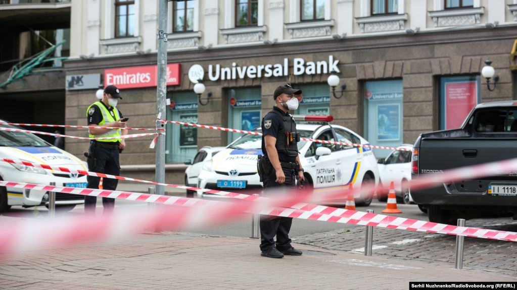 НСЖУ засуджує використання силовиками підставних журналістів під час спецоперації 1