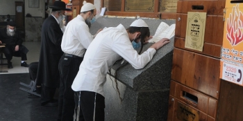 З масками та лікарями: хасиди збираються до Умані попри коронавірус