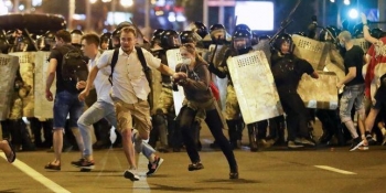 У Мінську ОМОН побив українського журналіста. НСЖУ висловлює солідарність з колегами, які працюють у Білорусі