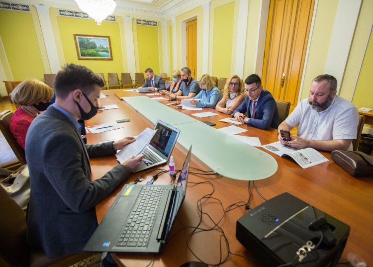 Рада з питань свободи слова при Президентові України звернеться до правоохоронців щодо стану розслідування найбільш резонансних злочинів проти журналістів 17 Рада з питань свободи слова при Президентові України звернеться до правоохоронців щодо стану розслідування найбільш резонансних злочинів проти журналістів