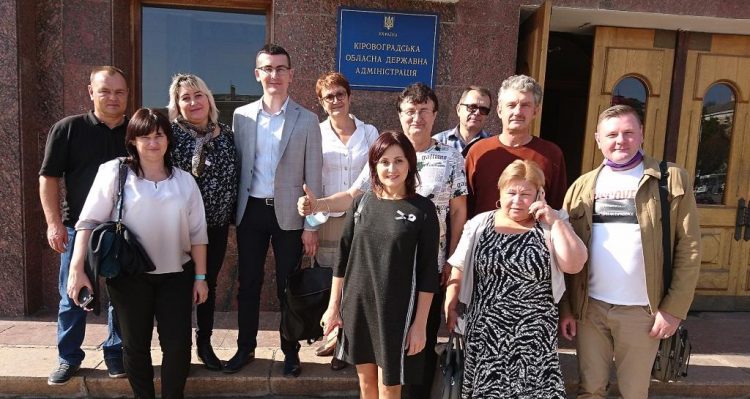 За вирішення наших проблем маємо боротися разом 17 За вирішення наших проблем маємо боротися разом