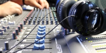 Сьогодні працівники радіо, телебачення та зв’язку відзначають професійне свято