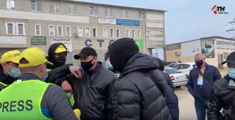З початку року зафіксовано 74 випадки фізичної агресії до журналістів, - НСЖУ 17 З початку року зафіксовано 74 випадки фізичної агресії до журналістів, – НСЖУ