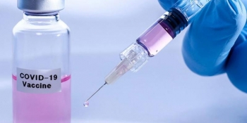 Зарубіжні країни планують вакцинувати журналістів від COVID на перших етапах