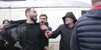 В Одесі напали на журналістів, які знімали сюжет про безакцизний продаж цигарок