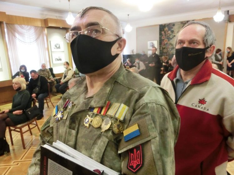 Спілчанин Сергій Пущенко створив «Фронтовий кобзар» 17 Спілчанин Сергій Пущенко створив «Фронтовий кобзар»