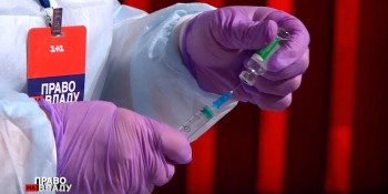 Телеведуча Наталія Мосейчук разом з гостями свого телешоу зробила щеплення від коронавірусу в прямому ефірі