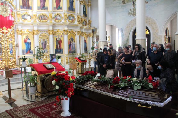 "Костя був дуже інтелігентним. А Вова постійно жартував" - попрощалися із загиблими телевізійниками 2