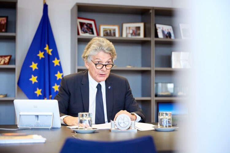 «Ми бачимо світло в кінці дороги». Єврокомісар щодо підтримки сектору медіа в ЄС 17 «Ми бачимо світло в кінці дороги». Єврокомісар щодо підтримки сектору медіа в ЄС