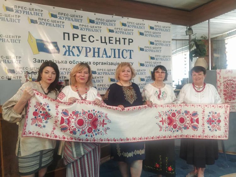 Запоріжжя. «Я візьму той рушник – простелю, наче долю»… 17 Запоріжжя. «Я візьму той рушник – простелю, наче долю»…