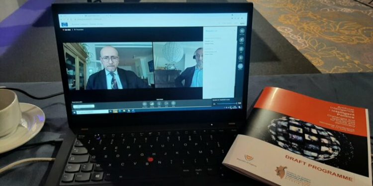 ЄФЖ закликає політиків припинити підривати довіру до журналістів 17 ЄФЖ закликає політиків припинити підривати довіру до журналістів