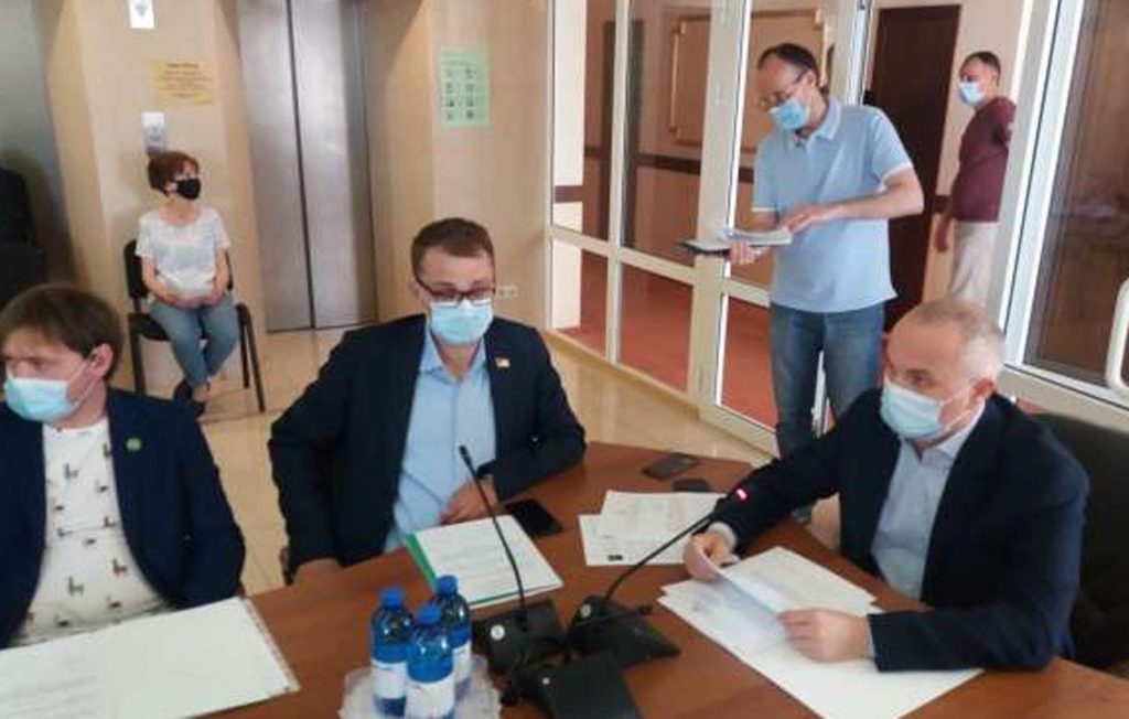 Нардепів пропонують карати за образи представників ЗМІ