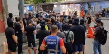 Напад на журналіста видання #Букви – це грубе перешкоджання роботі медіа