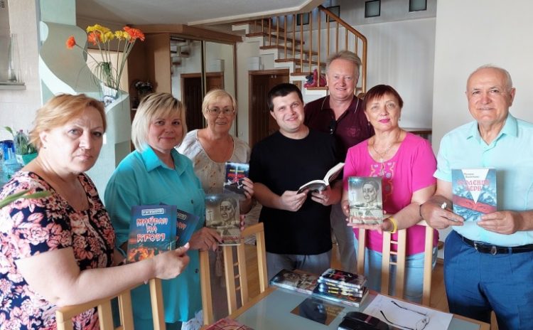 Злагоджена професійна команда: 20 років роботи фонду «Журналістська ініціатива» 17 Злагоджена професійна команда: 20 років роботи фонду «Журналістська ініціатива»