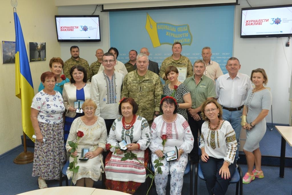 Військових, мову і пресу мають захищати закони, - учасники зустрічі в НСЖУ 3