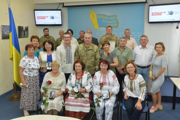 Вітання Національної спілки журналістів Герою України Сергієві Наєву 17 «Журналісти важливі» – спільний захід НСЖУ і Командування об’єднаних сил ЗС України
