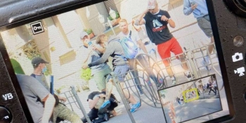 Поліція повідомила про підозру двом особам, які побили фотокора видання «Букви»