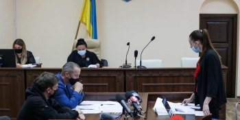 Суд арештував на два місяці одного з підозрюваних у побитті журналіста. Іншого нападника – під домашній арешт
