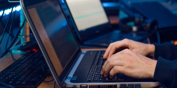 Навчальна програма «Стійкість до впливів та безпека журналістів: як працювати в еру інформаційного безладдя» (АНОНС)