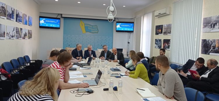 «Медіа – це четверта влада, над якою лише синє небо», - віце-спікер Сейму Литви на зустрічі в НСЖУ 17 «Медіа – це четверта влада, над якою лише синє небо», – віце-спікер Сейму Литви на зустрічі в НСЖУ