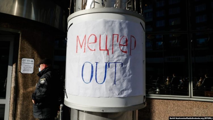 Наглядова рада «Укрексімбанку» звільнила Мецгера з посади без «вихідної допомоги» 17 Наглядова рада «Укрексімбанку» звільнила Мецгера з посади без «вихідної допомоги»