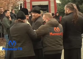 «Дай йому по голові»: священники Києво-Печерської лаври грубо перешкоджали роботі журналістів