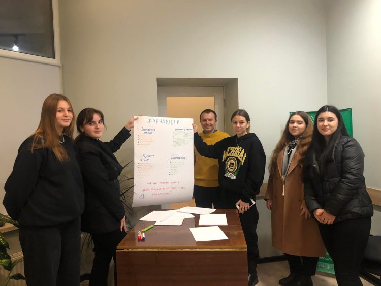 «Це важливо не тільки для майбутнього журналіста, але й для громадянина України», – учасники навчального курсу «У фокусі – КРИМ»