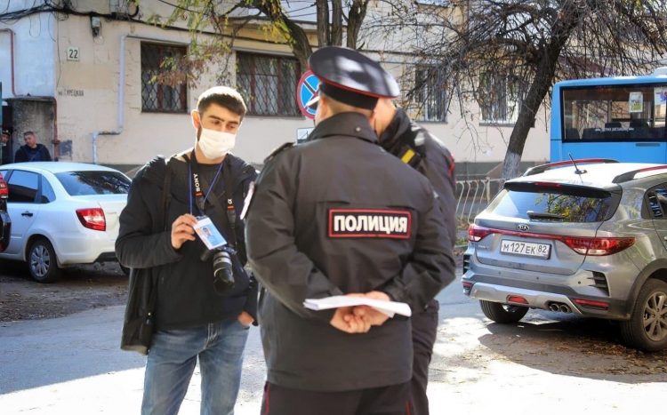 НСЖУ засуджує затримання російською поліцією в Криму громадянських журналістів