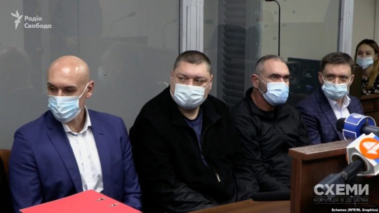 Напад на журналістів «Схем» в «Укрексімбанку»: обвинувачені не визнають своєї провини 17 Напад на журналістів «Схем» в «Укрексімбанку»: обвинувачені не визнають своєї провини