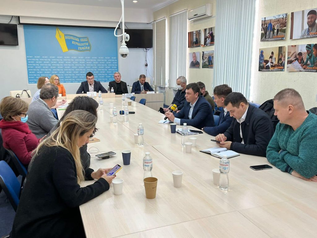 Іноземні медіа акредитують в зону ООС за спрощеною процедурою