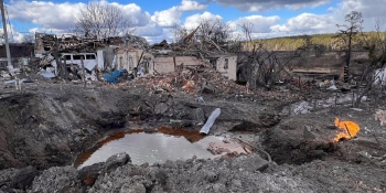 Поки працює бензиновий генератор, роблю пости у Фейсбук для інформування населення, – журналіст з Іванкова