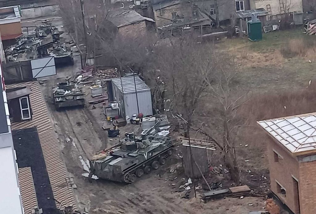 «Вискочили у чому були після двотижневого  безперервного життя у підвалі», – журналістка про евакуацію з Гостомеля