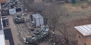 «Вискочили у чому були після двотижневого  безперервного життя у підвалі», – журналістка про евакуацію з Гостомеля