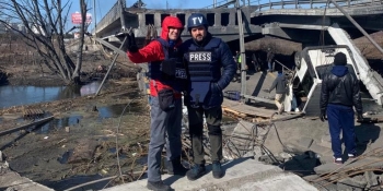 «Мій обов’язок – працювати», – іноземний журналіст повернувся до Ірпеня, де днями ризикував життям під обстрілами окупантів