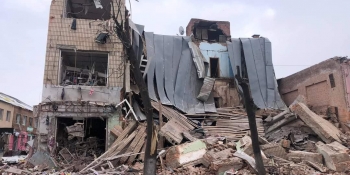 «Наразі ситуація в Охтирці неспокійна. Стріляють постійно – і вдень, і вночі», – місцевий журналіст