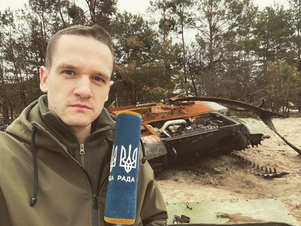 «В одному лише кадрі в тебе – десятки зруйнованих доль», – телевізійник Антон Страшко про репортажі з Гостомеля й Бучі
