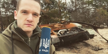 «В одному лише кадрі в тебе – десятки зруйнованих доль», – телевізійник Антон Страшко про репортажі з Гостомеля й Бучі