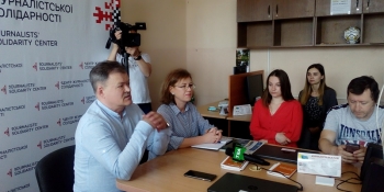 «Завдяки допомозі колег ми ні на день не зупинили роботу своїх медіа», – журналісти на зустрічі в Центрі солідарності НСЖУ